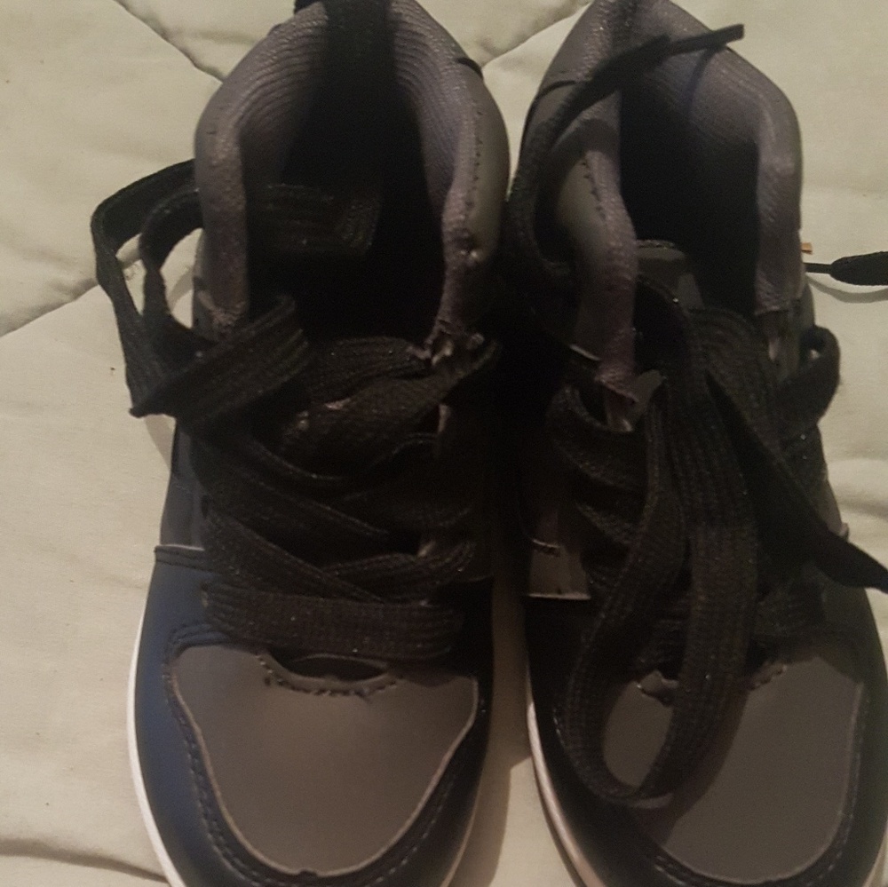 Black and grey little boy tennis shoes